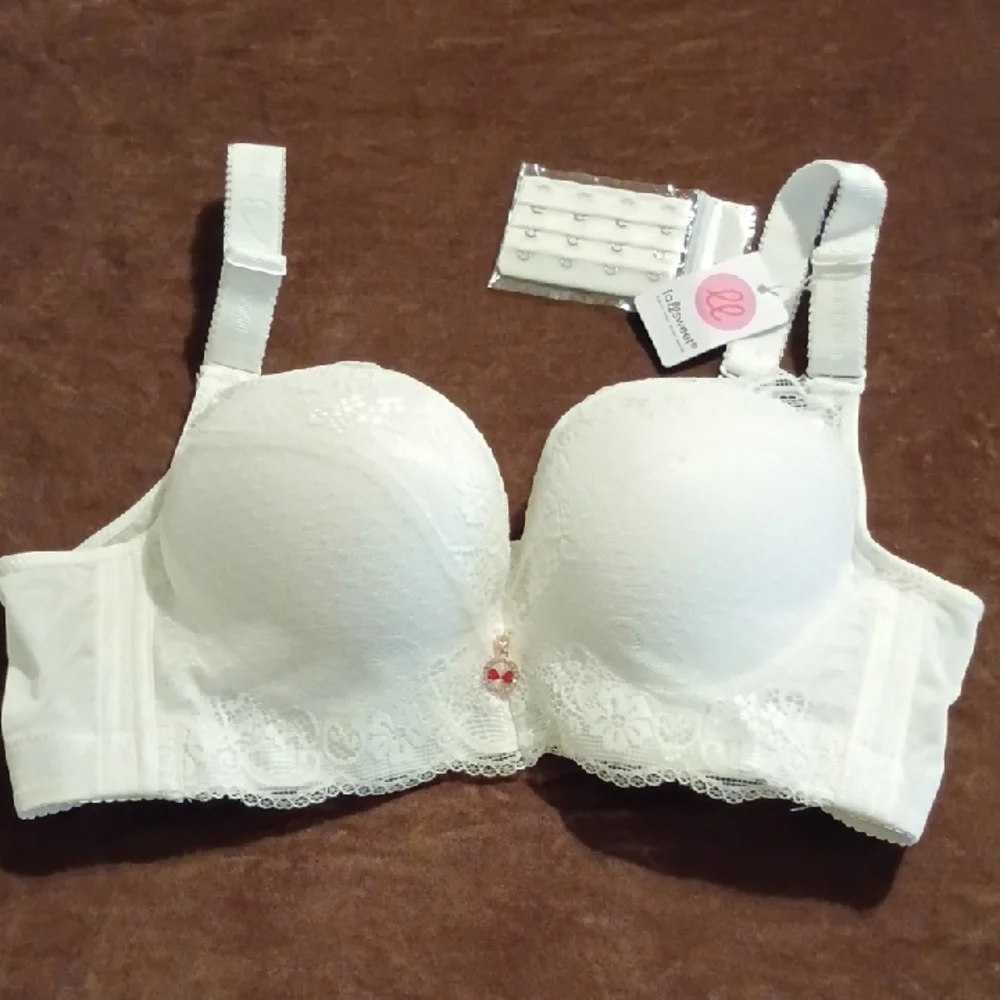 Luxurious White Lace Bra - Picture 3 of 16